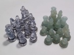 Peças de jogo de xadrez com cores alternadas feitas em resina transparente e fosca. Falta um cavalo fosco no conjunto. Detalhes conforme fotos, _(ºLº)_ Caso necessite, tire todas suas dúvidas via atendimento personalizado por WhatsApp: (11) 98681-9377. Não deixe para última hora! Antecipadamente agradecemos pelo seu lance. Sem testes ou garantias futuras de originalidade, material ou procedência.