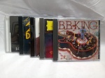Lote com 5 CDs incluindo: `B.B.King`; `Bizet - Carmen`; `The Very best of the Bee Gees`; `A Arte de Bee Gees` e `ABBA` Love Stories. Detalhes conforme fotos, _(ºLº)_ Caso necessite, tire todas suas dúvidas via atendimento personalizado por WhatsApp: (11) 98681-9377. Não deixe para última hora! Antecipadamente agradecemos pelo seu lance. Sem testes ou garantias futuras de originalidade, material ou procedência.