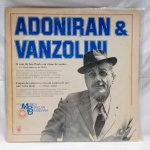 Disco de vinil/LP de Adoniran & Vanzolini - O som de São Paulo em rítmo de samba em 1983 pela Abril Cultural. Coletânea que celebra a música popular brasileira.Detalhes conforme fotos, _(ºLº)_ Caso necessite, tire todas suas dúvidas via atendimento personalizado por WhatsApp: (11) 98681-9377. Não deixe para última hora! Antecipadamente agradecemos pelo seu lance. Sem testes ou garantias futuras de originalidade, funcionalidade, material ou procedência.