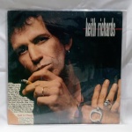 Disco de vinil/LP,  de Keith Richards, em sua estreia solo, no álbum intitulado Talk Is Cheap, lançado em 1988 pela gravadora Virgin. Detalhes conforme fotos, _(ºLº)_ Caso necessite, tire todas suas dúvidas via atendimento personalizado por WhatsApp: (11) 98681-9377. Não deixe para última hora! Antecipadamente agradecemos pelo seu lance. Sem testes ou garantias futuras de originalidade, funcionalidade, material ou procedência.