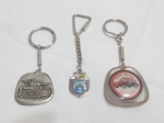 Lote com 3 chaveiros antigos com temas militares, sendo: chaveiro de metal com um canhão de guerra,  chaveiro com brasão e chaveiro antigo da Policia Militar com número de telefone. Detalhes conforme fotos, _(ºLº)_ Caso necessite, tire todas suas dúvidas via atendimento personalizado por WhatsApp: (11) 98681-9377. Não deixe para última hora! Antecipadamente agradecemos pelo seu lance. Sem testes ou garantias futuras de originalidade, material, legitimidade ou procedência.