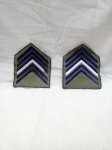 Divisas militares com insígnia bordada que geralmente indicam a patente ou graduação do militar, usadas em uniformes ou de força de segurança. Detalhes conforme fotos, _(ºLº)_ Caso necessite, tire todas suas dúvidas via atendimento personalizado por WhatsApp: (11) 98681-9377. Não deixe para última hora! Antecipadamente agradecemos pelo seu lance. Sem testes ou garantias futuras de originalidade, material ou procedência.