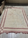 Tapete artesanal dupla face (Flatweave), estilo rústico/Tribal padrão Kilim. Medindo 270cm x 200cm. Com marcas de uso.