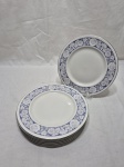 Jogo de 6 pratos de sobremesa em porcelana inglesa Royal Doulton OAKDENE, floral azul com friso prata. Medindo 20,5cm de diâmetro.