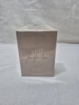 Perfume Still Jennifer Lopez Eau de Parfum 50ml original lacrado na embalagem de fábrica com selo de autenticidade no topo.