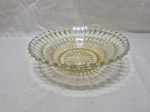 Lindo centro de mesa, fruteira em vidro ricamente moldado. Medindo 24,5cm x 7cm de altura.