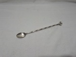 Colher bailarina mexedora em prata 90 com cabo torcido. Medindo 24,5cm de comprimento.