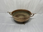 Fruteira, centro de mesa redonda em cobre. Medindo 22cm x 11cm de altura. Com leve mossa.