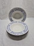 Jogo de 6 pratos fundos de massa, sopa em porcelana inglesa Royal Doulton OAKDENE, floral azul com friso prata. Medindo 23,5cm de diâmetro.