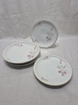 Jogo de 6 pratos em porcelana Real floral com friso ouro, sendo 3 fundos (22cm) e 3 de sobremesa (19cm).
