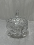 Compoteira em grosso demicristal moldado. Medindo 10cm x 8cm de altura.