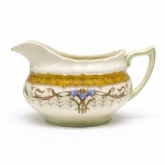 FAIANÇA - Parte de grande coleção de Molheiras - Bela molheira em faiança inglesa, Royal Daulton, bege, decorado com faixa marrom, flores policromados e detalhes verdes. Med. 10x15x9 cm. Marcas do tempo, de uso, manchas e desgastes.