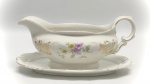 PORCELANA - Parte de grande coleção de Molheiras - Bela molheira em porcelana Bavaria - Branca, decorado com flores policromados, detalhes dourados. Med. 10x22x13 cm.  Marcas do tempo, de uso, manchas e desgastes.