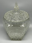 DEMI CRISTAL - Grande compoteira em demi cristal moldado, decorado em relevo. Alt. 18 cm. Marcas do tempo e de uso.
