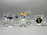 DEMI CRISTAL - Lote composto por copos, taças e caneca de cerveja com estampas e marcas promocionais de cervejarias artesanais e tradicionais (incluindo Cerveja Blumenau, Balbúrdia Cervejeira, Cerveja Alemão Batata, Cervejaria Bohemia e Bier Vila). Maior 17 cm e menor 12 cm. Bicados.