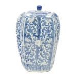 Potiche em porcelana azul e branca altura 25 cm