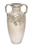 Ânfora em metal com 58 cm de altura