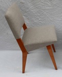 Móvel Design no estilo contemporâneo - Poltrona, estrutura em madeira nobre, forrada em tecido na cor cinza,   super confortável e extremamente elegante.                                                                            Medidas:    Altura  80 x 59 x 57 cm.