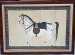 Pintura Em Seda Representando Um Cavalo Da Dinastia Tang. Medidas totais: Alt. 78 x 108 cm (Apresenta marca do tempo na seda)
