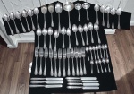MAPPIN E WEBB - PRINCES - PLATE - Faqueiro banhado a prata, composto de: 06 - Talheres de serviços, 11 - Colheres de sopa, 11 - Colheres sobremesa, 12 - Garfos grande de mesa, 07 - Facas de sobremesa, 07 - Colheres de chá , 05 - Colheres cafezinho. Total de talheres 59