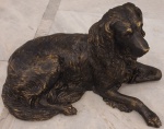 Escultura em bronze patinado representando, "Cachorro setter irlandês em repouso. " linda escultura em belo movimentos. Medidas: Alt. 40 x 70 x 35 cm.