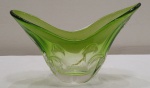 Vidro artístico de Murano, produzida artesanalmente e caracterizada por seu vibrante tom verde e formato escultórico único. Medidas: Alt. 28 x 43 x 13 cm.