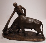Escultura em Petit bronze representando "Toureiro". Medidas:  23 X 30 cm.
