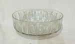 Arte Contemporânea.                                                                                                                                   Centro de mesa demi cristal, moldado  (Com pequeno bicado na borda)                                                                             Med.  Alt. 09 cm.  Diâm. 22.8 cm.