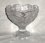 Arte Contemporânea.                                                                                     Fruteira demi cristal, moldado.                                                                                     Med.  Alt. 13 cm.