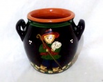 Arte contemporânea                                             Pequeno vaso em cerâmica europeia. Decorado, Menino com ovelha e cajado               sobre flores.                                                                     Med. Alt. 10.5 cm.