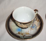 Arte contemporânea.    Bela xícara de café com seu respectivo pires  em porcelana Chinesa. (Fio de cabelo na xicara)         Apresenta marca no fundo.