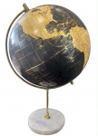 Belo globo diferente com fundo verde e pé de marmore, medindo aproximadamente 30 cm.
