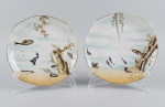 LIMOGES - Tressemanes & Vogt  - Par de pratos de coleção em porcelana francesa, decoração "Sea Life" com cena marinha, pintura com acabamento a mão. Bordas chanfradas. Marca referente ao período dos anos 30. Medida 23 x 23 cm.