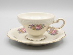 ROSENTHAL - Antiga xícara para cafezinho em porcelana europeia, padrão 'Pompadour', decorada com rosas e flores. Marca no fundo. Med. 11 e 9.5 x 7 x 4 cm.