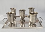 Bandeja e 5  copos para drink em metal. med. 37 x 23 cm e 11 cm. Com desgastes.