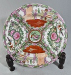 Prato em porcelana chinesa, decoração Mandarim com esmaltes da Familia Rosa. Med. 23 cm