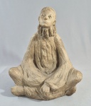 PEGGY MACH (USA, 1922-2013) - Escultura em cerâmica representando PIERROT, autorizada,  realizada e reproduzida em 1971 pelo Alva Museum Replicas. Assinada, selada, datada e numerada. Med. 38 x 30 x 28 cm.