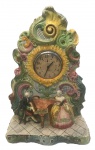 Antigo Relógio de mesa em porcelana portuguesa TASCA 699, relógio WESTCLOK, todo em alto relevo com figuras clássicas, "Pianista e Dama", medindo: 48 cm alt. x 32 cm comp.