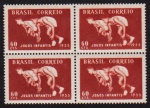 Brasil 1955 - Jogos Infantis, quadra sem carimbo com variedade clássica "Pedra no pé do Atleta" em um selo!