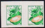 Brasil 1996 - Selo regular Coco em par horizontal sem carimbo autocolante com variedade de deslocamento das linhas de corte!