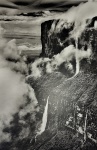 Sebastião Salgado (1944-2025). Monte Roraima. Fotografia. 25,5 x 17 cm. 2018. Acompanha certificado de autenticidade.