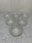 Conjunto de 6 cumbucas de sobremesa em vidro moldado. Medindo 14cm x 6cm de altura.