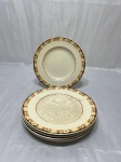 Jogo de 6 pratos de sobremesa em porcelana inglesa floral, modelo Glamis. Medindo 17,5cm de diâmetro. Alguns pratos com manchas no fundo.