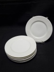 @ Jogo de 6 pratos de pão, fruta em porcelana Renner com folhas brancas. Medindo 15,5cm de diâmetro.