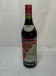 Garrafa lacrada do Cinzano Rosso Original de 1 litro.