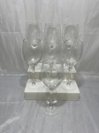Jogo de 7 taças de vinho em demicristal, lapidação bolinha. Medindo 7cm x 22cm de altura.