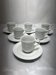 Jogo de 6 xícaras de café em porcelana branca. Medindo 5,5cm x 5,5cm de altura.