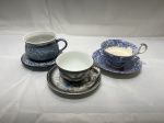 Lote de 3 xícaras de chá em porcelana para colecionador, com leves bicados.