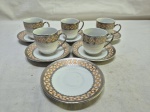 Jogo de 5 xícaras de café em porcelana Concepts, friso ricamente decorado em prata. Medindo 5,5cm x 5,5cm de altura.
