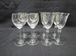 Lote de 8 taças de licor, porto em demicristal. Medindo o maior 5,5cm x 14,5cm de altura.